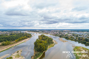 tele-pilote drone prise photo aerienne - Sully-sur-Loire - Loiret - 45