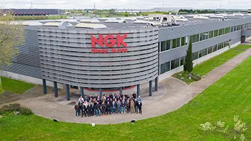 photo aérienen par drone de l'ensemble de l'équipe d'une entreprise à Meung sur Loire entre Blois et Orléans